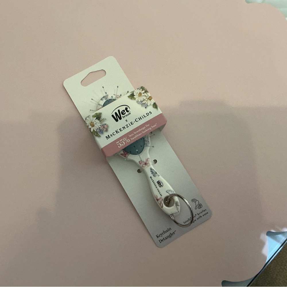 MacKenzie-Childs x Wet brush Floral Hairbrush Keychain - Pink and White